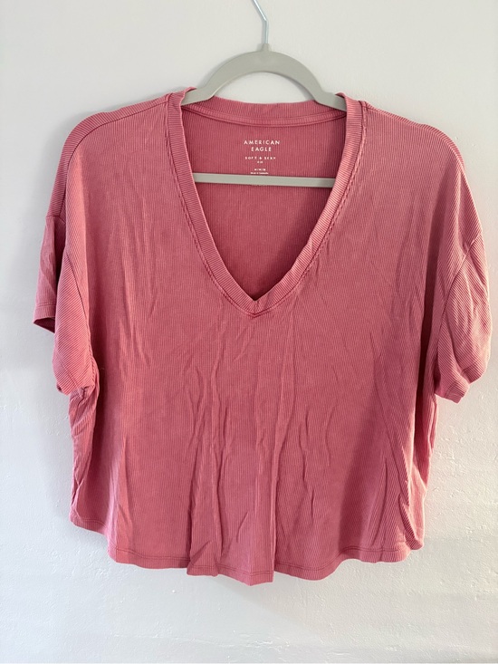American Eagle Outfitters Tops - American Eagle Outfitters Rose V-Neck cropped Ribbed Women's Top